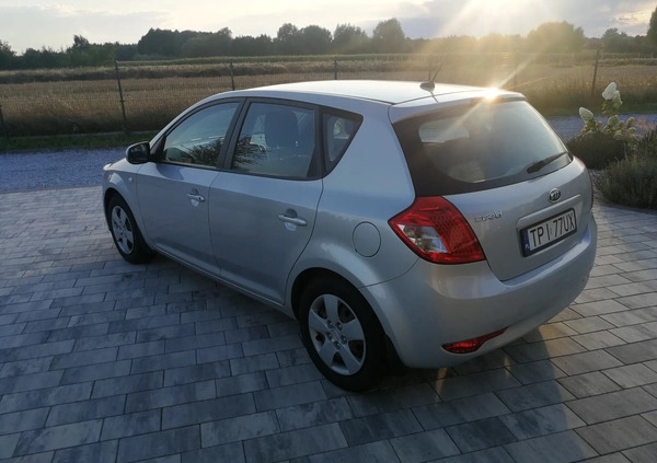 Kia Ceed cena 16800 przebieg: 207402, rok produkcji 2010 z Sieradz małe 172